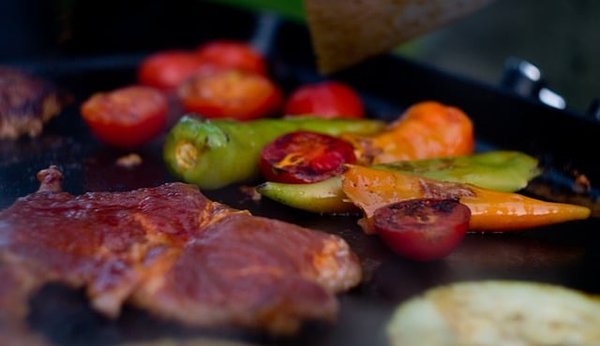 Les secrets de la fabrication d'une plancha en inox : qualités et procédés
